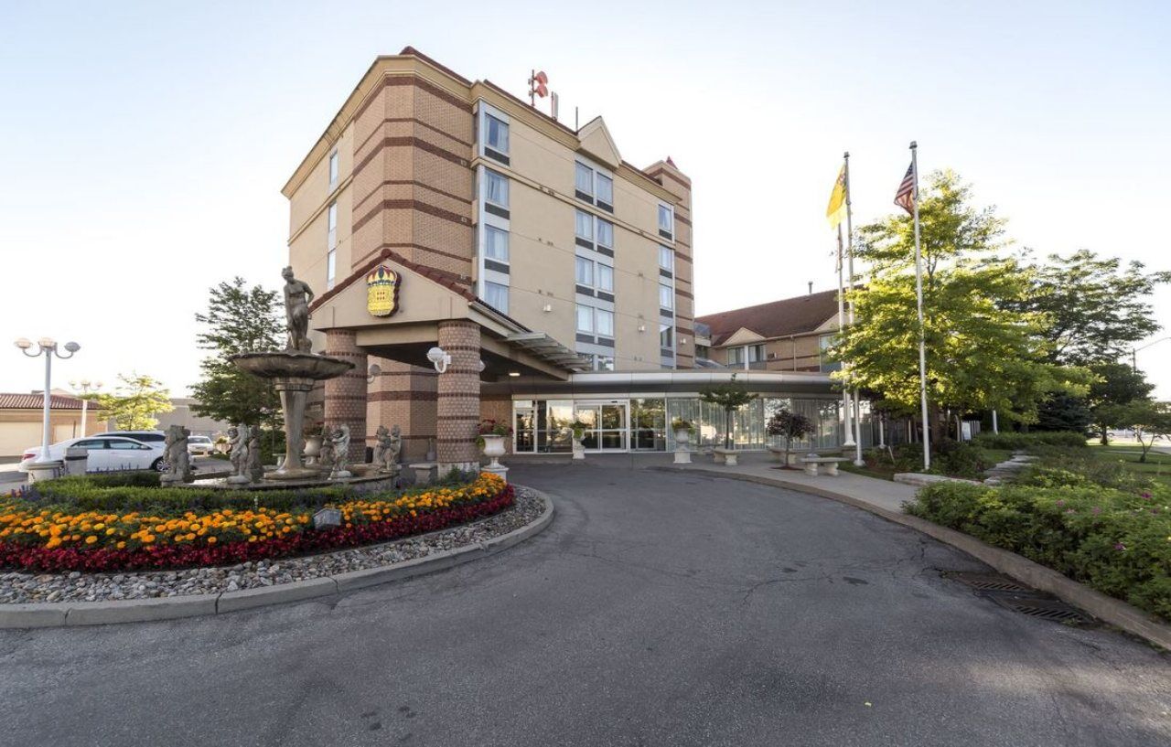 Monte Carlo Inn Airport Suites Mississauga Exterior photo